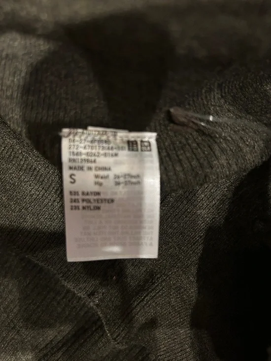 Uniqlo Black Straight-Leg Knit Pants - Picture 5 of 9